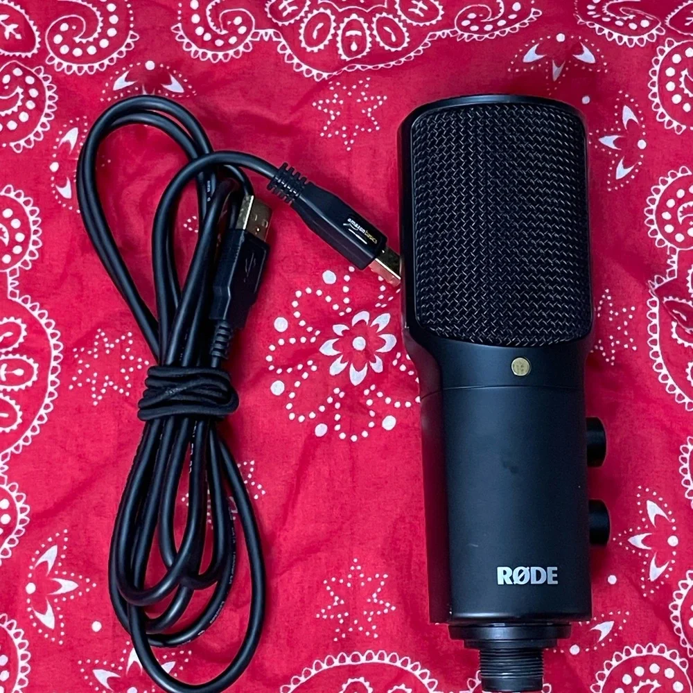 Rode Black Microphone with Accessories